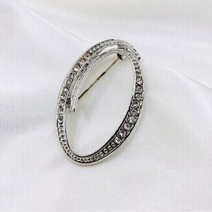 Silver toned brooch pin with rhinestones letter O